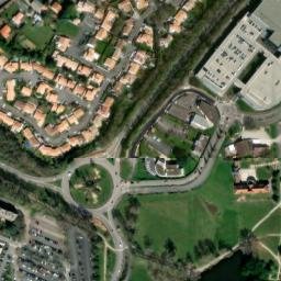 Satellite imagery of Château des Oudairies, FR