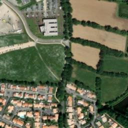 Satellite imagery of Château des Oudairies, FR