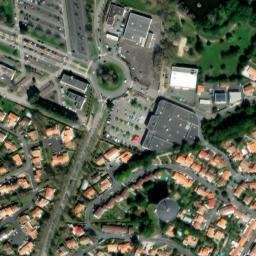 Satellite imagery of Château des Oudairies, FR