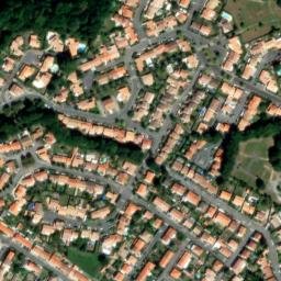Satellite imagery of Château des Oudairies, FR