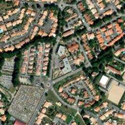 Satellite imagery of Château des Oudairies, FR