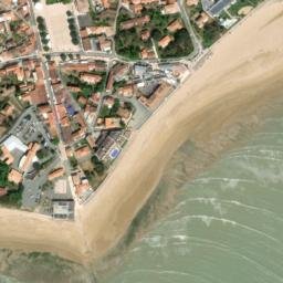 Satellite imagery of Rocher de l'Aunis, FR