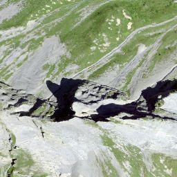 Satellite imagery of Pointe de Comonau, CH