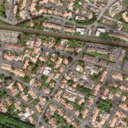 Satellite imagery of Château des Réaux, FR