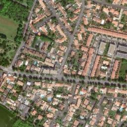 Satellite imagery of Château des Réaux, FR