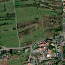 Satellite imagery of Château de Châteaugay, FR