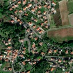 Satellite imagery of Château de Châteaugay, FR