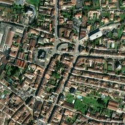Satellite imagery of Château de Jarnac, FR