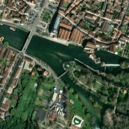 Satellite imagery of Château de Jarnac, FR