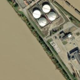 Satellite imagery of Bec d'Ambès, FR