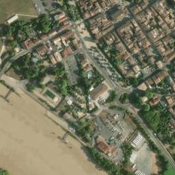 Satellite imagery of Château ducal de Cadillac-sur-Garonne, FR