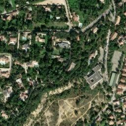 Satellite imagery of Château des princes d'Orange, FR