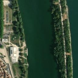 Satellite imagery of Château de Beaucaire, FR