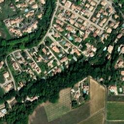 Satellite imagery of Château de la Tour-d'Aigues, FR