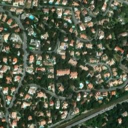 Satellite imagery of Pointe des Cadéous, FR