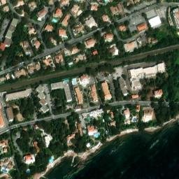 Satellite imagery of Anse de la Péguière, FR