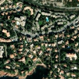 Satellite imagery of Le Lion de Mer, FR