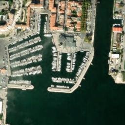 Satellite imagery of Pointe de la Lèque, FR