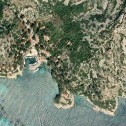 Satellite imagery of cairn, FR