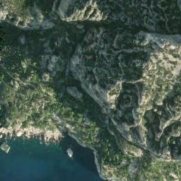 Satellite imagery of cairn, FR