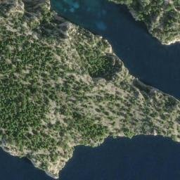 Satellite imagery of cairn, FR