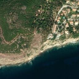 Satellite imagery of Pointe du Bau Rouge, FR