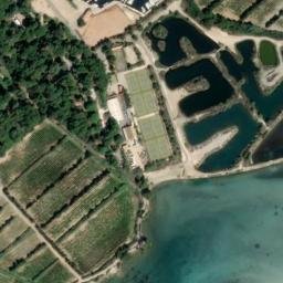 Satellite imagery of Pointe du Canouvié, FR