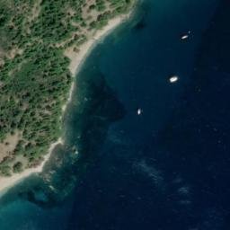Satellite imagery of Pointe de Saint-Selon, FR