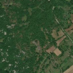 Satellite imagery of Mali Zazubak, BA