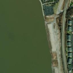 Satellite imagery of Fox Point, US