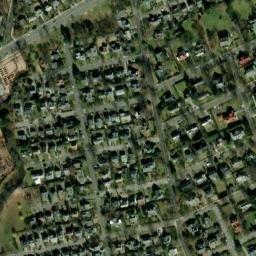 Satellite imagery of Middle Neck, US