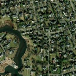 Satellite imagery of Middle Neck, US