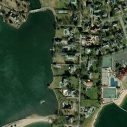 Satellite imagery of Middle Neck, US
