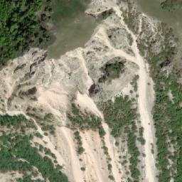 Satellite imagery of Çeçuk, AL