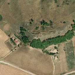 Satellite imagery of Castello di Calatamauro, IT