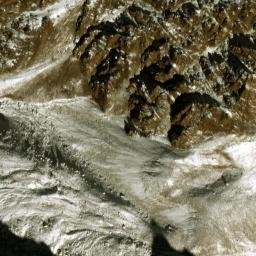 Satellite imagery of Kamar-e Ḩowẕ-e Kabūd, AF