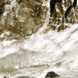 Satellite imagery of Kamar-e Ḩowẕ-e Kabūd, AF
