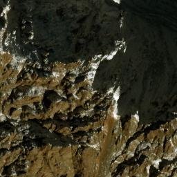 Satellite imagery of Kamar-e Ḩowẕ-e Kabūd, AF