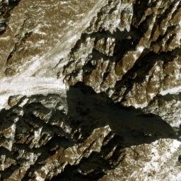 Satellite imagery of Kamar-e Ḩowẕ-e Kabūd, AF