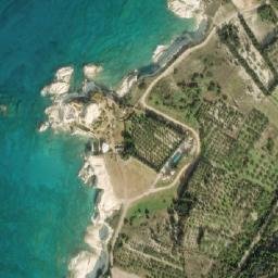 Satellite imagery of Al Qanāţir, SY