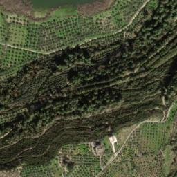 Satellite imagery of Ḩarf ar Raqabah, SY