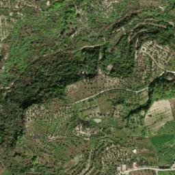 Satellite imagery of Ḩarf ash Shammūţ, SY