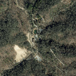 Satellite imagery of Raven Cliffs, US