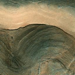 Satellite imagery of Qaşr al Mukarram, SY