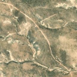 Satellite imagery of Ţaraq Şawwānat al Ḩasw, SY