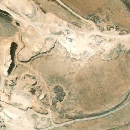 Satellite imagery of Shumays Sarj al Qawāmī‘, SY