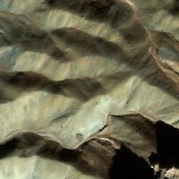 Satellite imagery of Fōlāḏay Ghar, AF