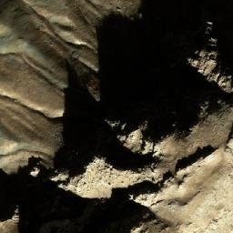 Satellite imagery of Fōlāḏay Ghar, AF