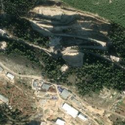 Satellite imagery of Chmîs el Ahmar, LB