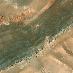 Satellite imagery of Shumays Umm Balāţah, SY